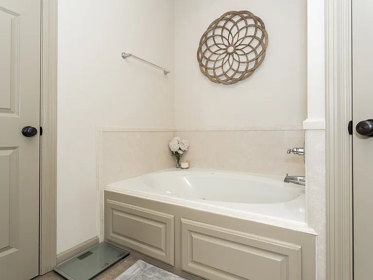 735 Fall Creek Dr — Photo 3