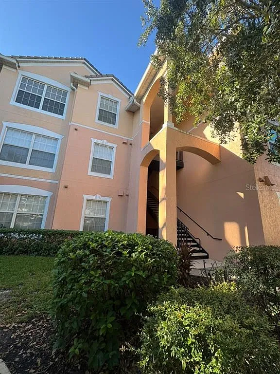 3 bed, 2.0 bath, 1276 sqft, $2,000 — Photo 1