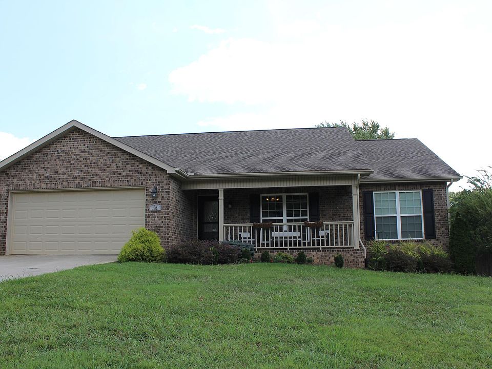 1st image of 636 Lynn Cir