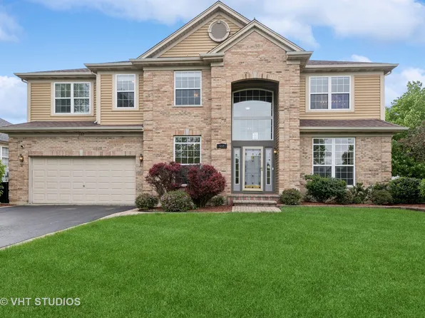 582 Dunhill Dr, Lake Zurich, IL 60047