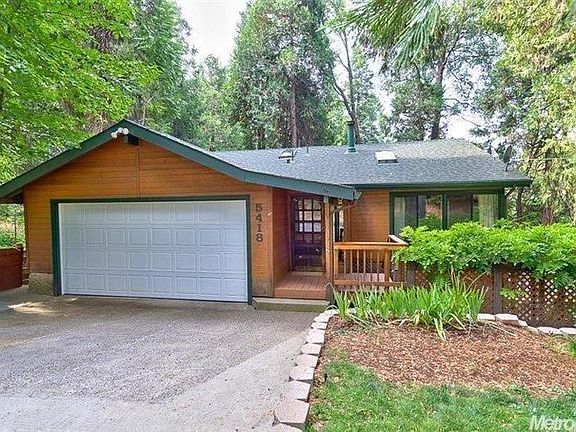 Front of home with 2 car gar