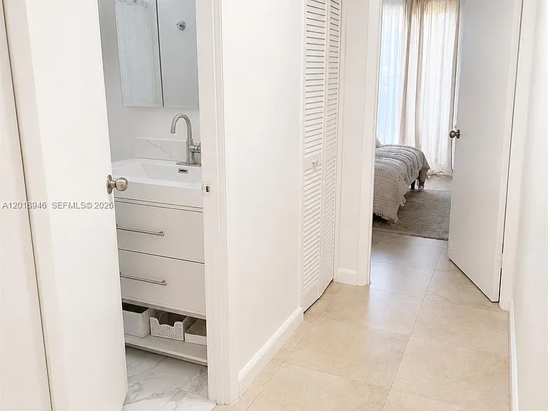 2924 Collins Ave #404 — Photo 8