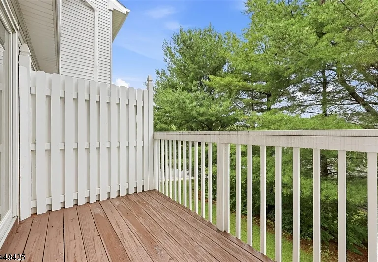 604 Knollwood Ct — Photo 13