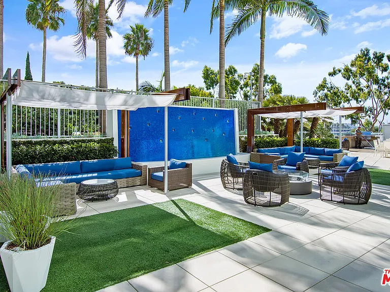 13700 Marina Pointe Dr #1431 — Photo 41