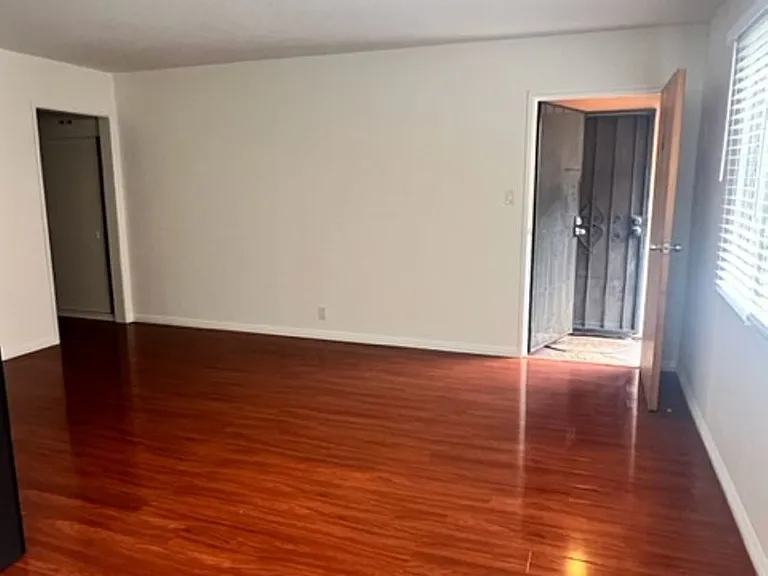 930 E 1st St #16 — Photo 16