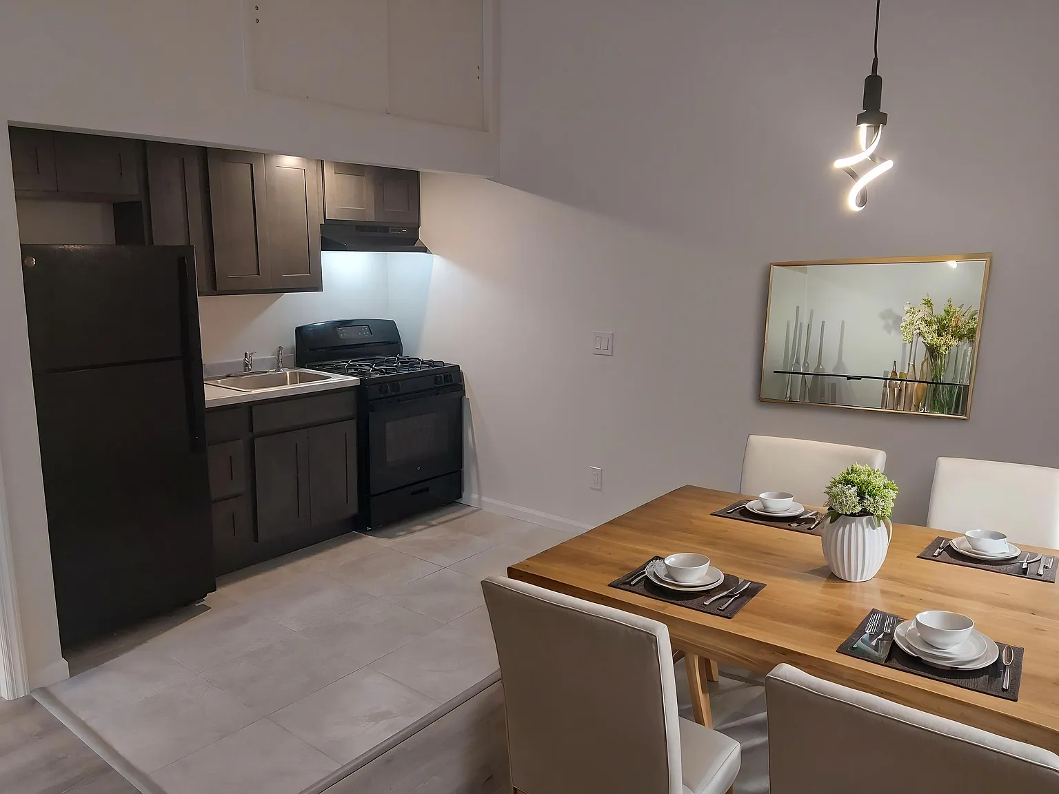 Edison Square Apartments — Photo 2