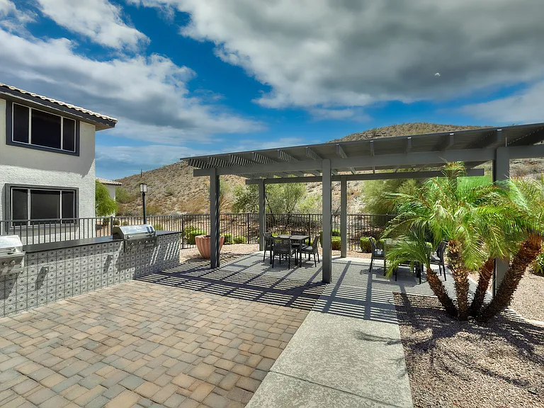 Poolside Dining with Bar Seating & Gas Grills