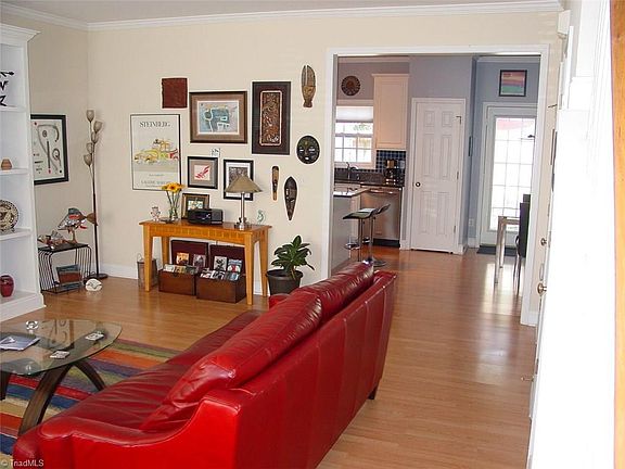 4th image of 4465 Baylor St