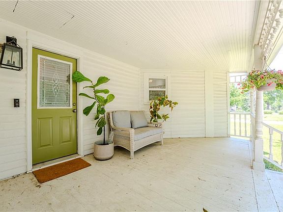 3rd image of 303 W 3rd St