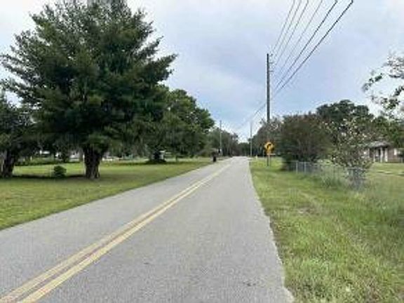 Exterior Neighborhood (street photo)