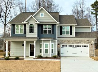 409 Forest Glen Dr, Youngsville, NC 27596