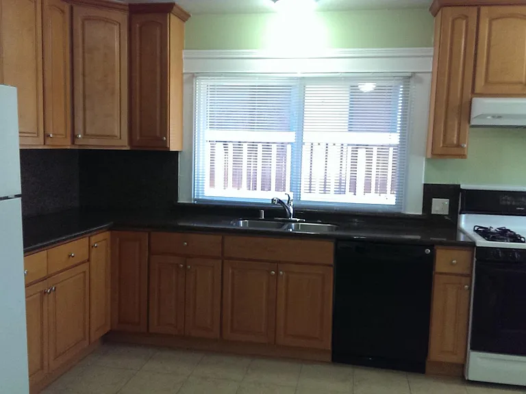915 Grand Ave — Photo 11