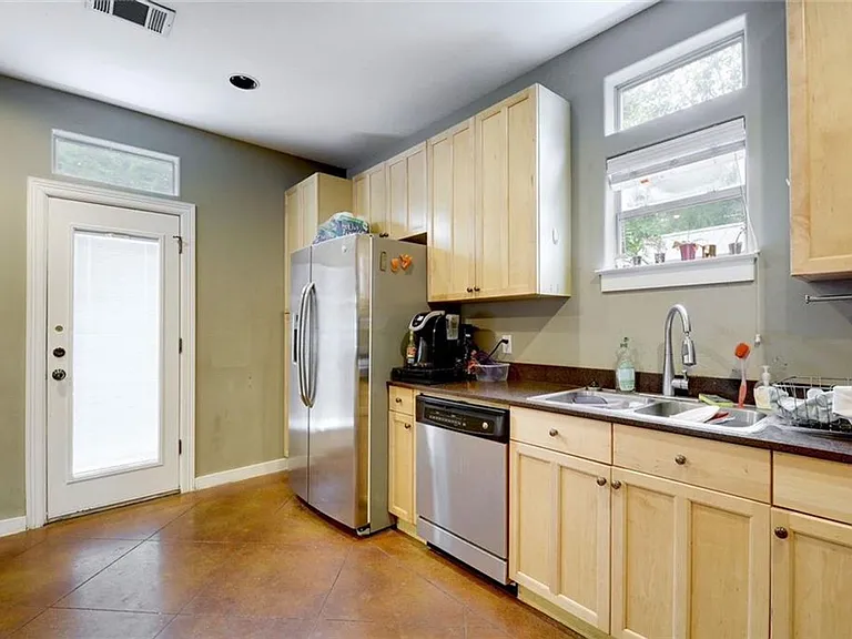 4500 Avenue C #B — Photo 6