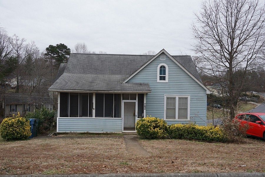 1st image of 762 8th Avenue Ct SE