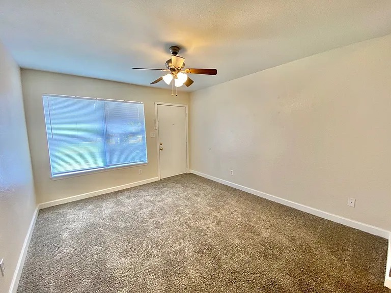 Alpine Circle Apartments — Photo 17