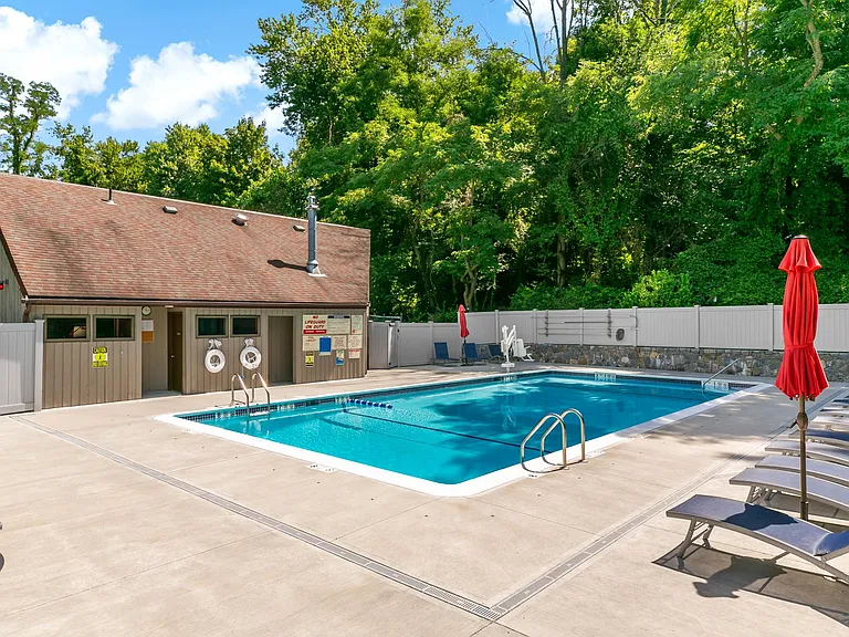 343 N Greeley Ave — Photo 24