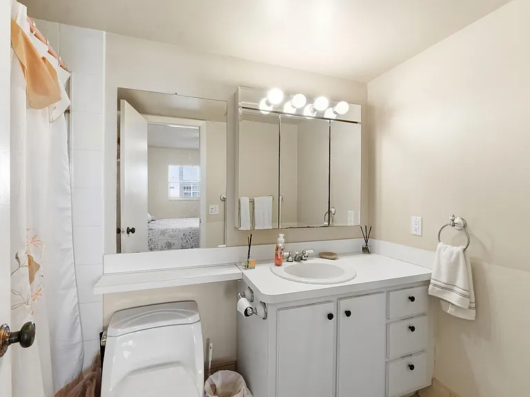 1024 SE 5th Ave #202 — Photo 11