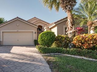 6585 Sun River Rd, Boynton Beach, FL 33437