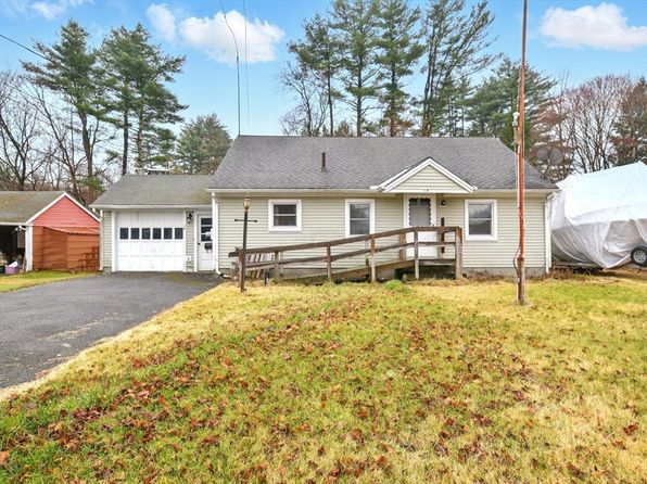 18 Freeman Dr, Greenfield, MA 01301