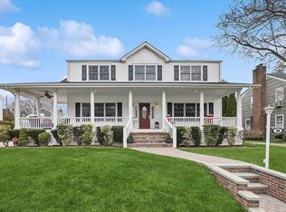 15 Roxbury Rd, Garden City, NY 11530