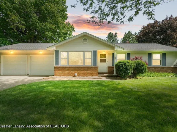 4054 S Pine Dell Dr, Lansing, MI 48911