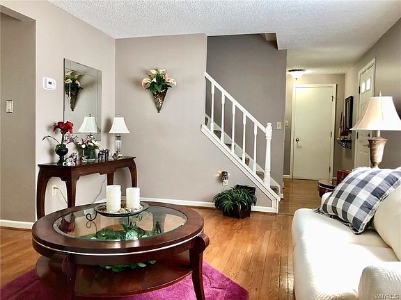 4th image of 382 Greengage Cir