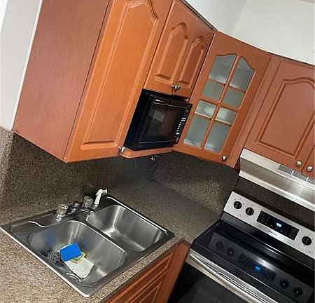 3rd image of 212 Lake Ct #211