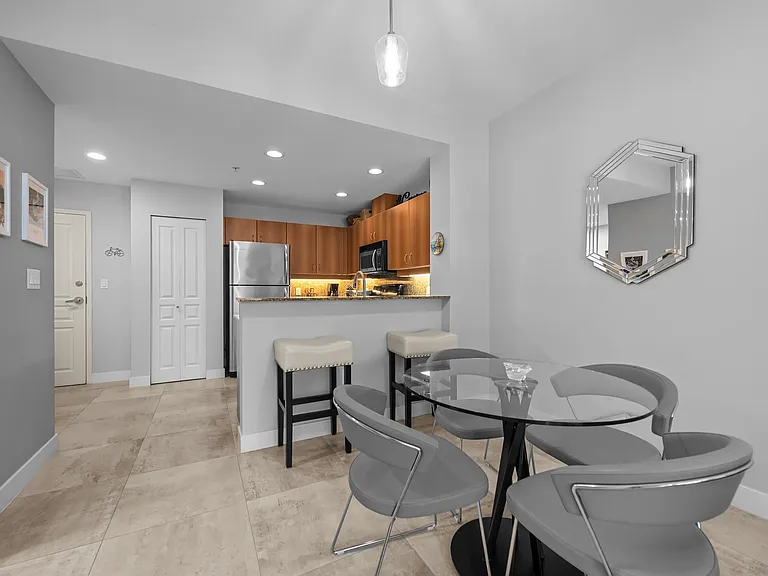 300 W Beech St #204 — Photo 5