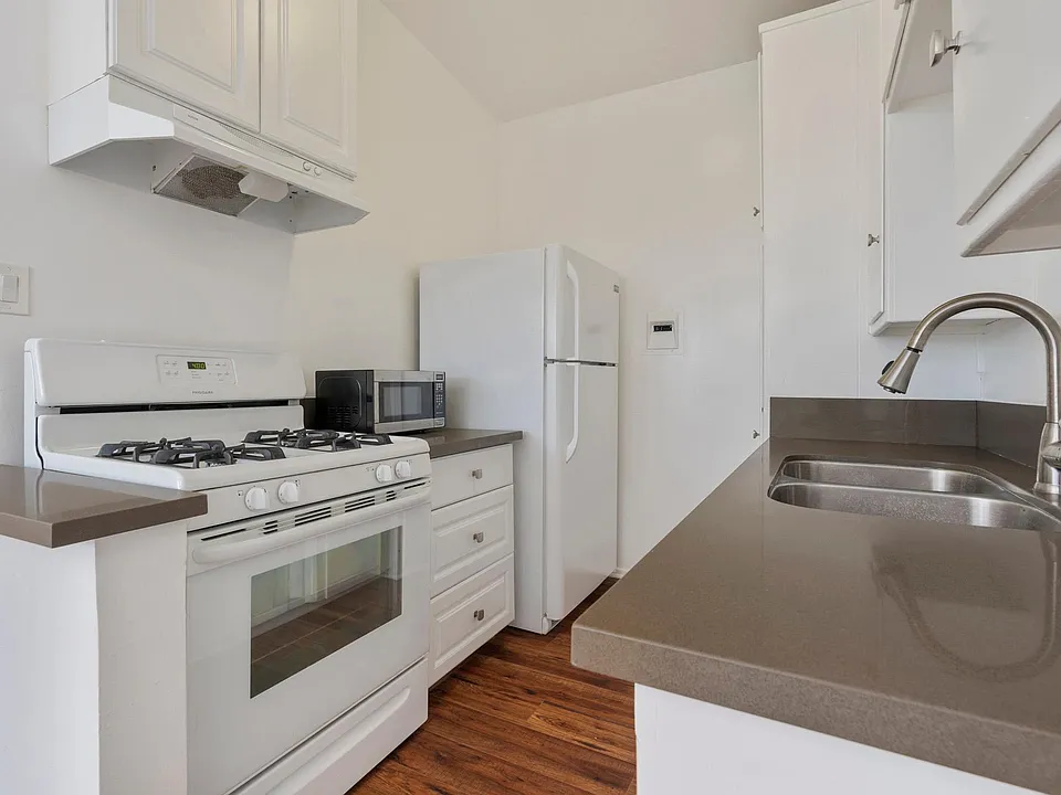 1645 Federal Ave #8