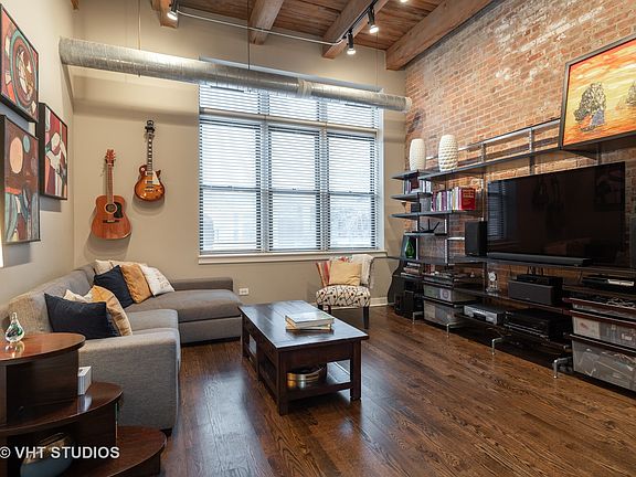 3rd image of 1050 W Hubbard St APT 1B