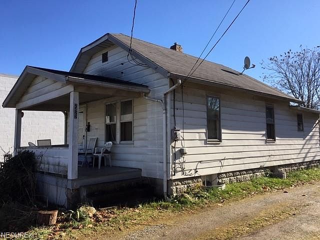 1st image of 2422 Albrecht Ave