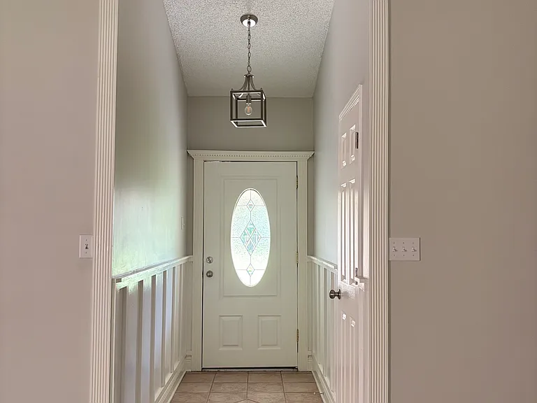 201 Castle Row — Photo 2