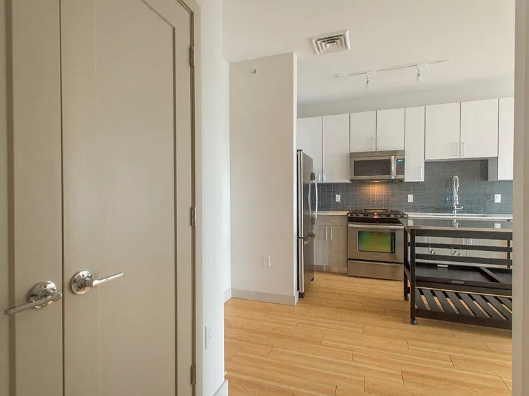 West Square Apartments — Photo 95