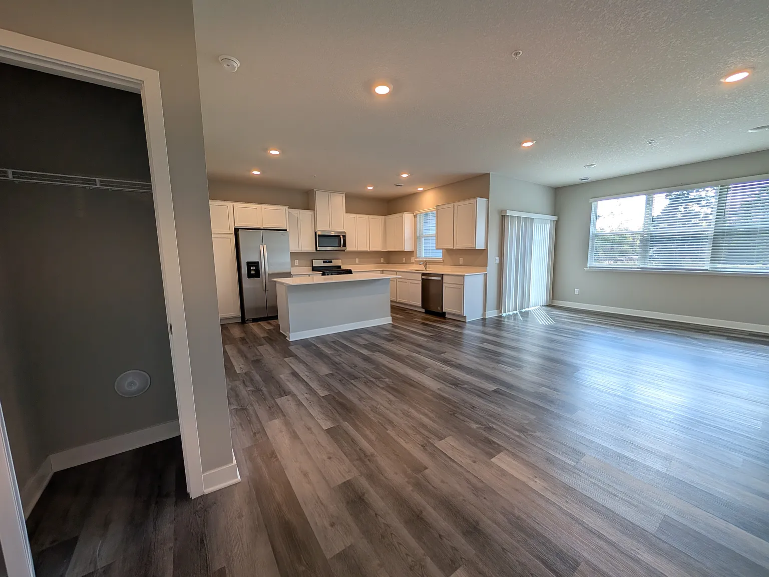 3 bed, 1894 sqft, $2,499 — Photo 3