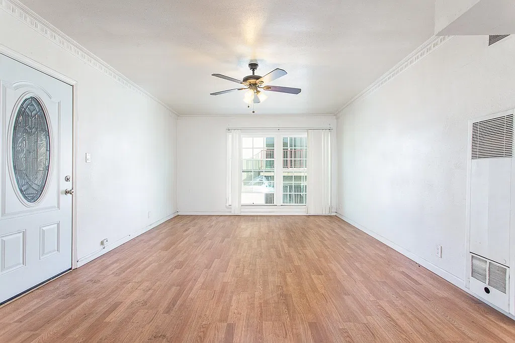 2 bed, 900 sqft, $2,300 — Photo 4
