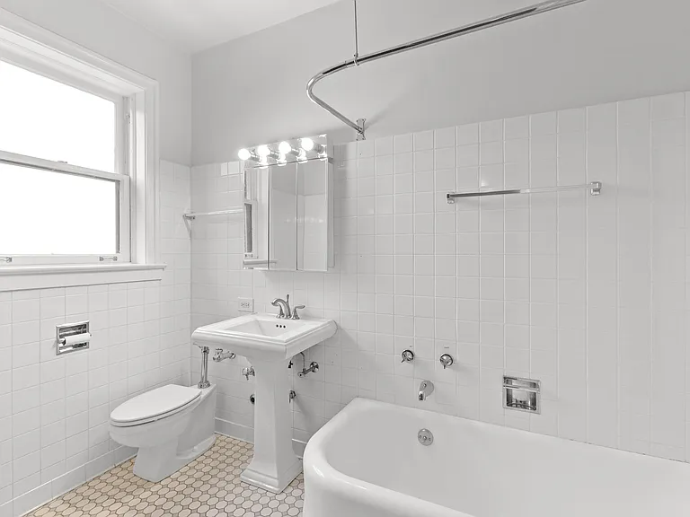 534 W Startford Pl — Photo 57