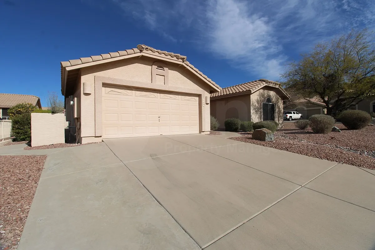 3 bed, 2.0 bath, 1952 sqft, $1,835 — Photo 2