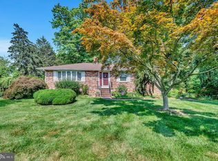 33 Spring Garden Rd, Robbinsville, NJ 08691