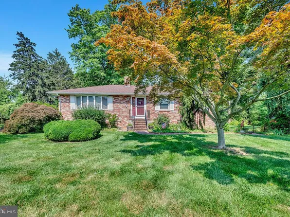 33 Spring Garden Rd, Robbinsville, NJ 08691