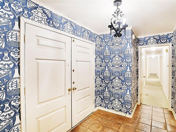 3rd image of 913 Chasewood Ln