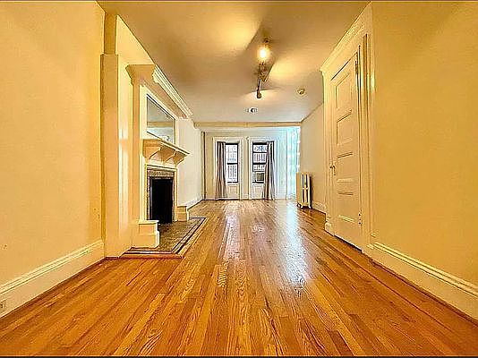 2nd image of 335 W 84th St #10