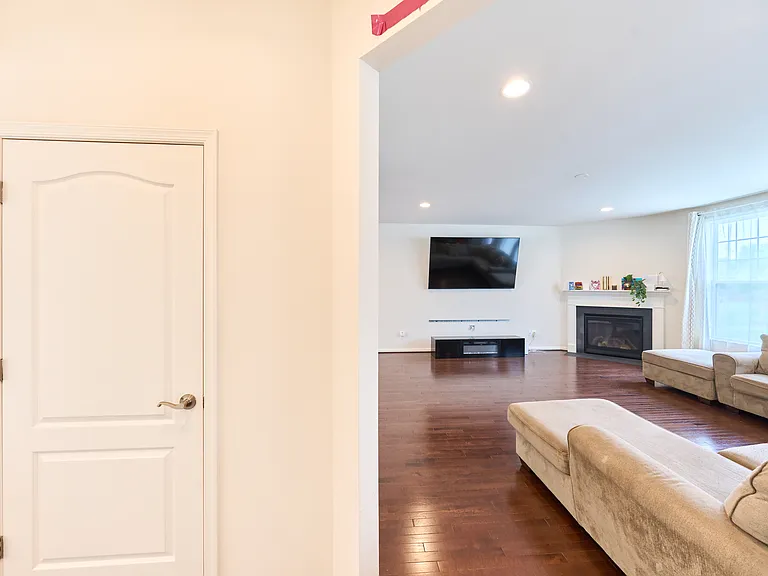 24887 Coventry Grove Ct — Photo 48