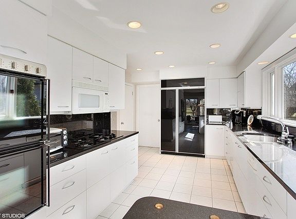4th image of 805 Highland Pl
