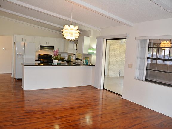5th image of 2600 Manorwood Dr