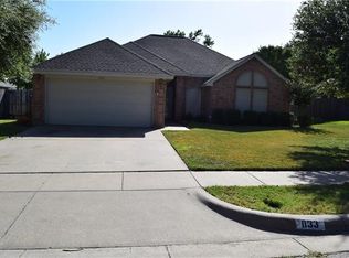 1133 Highcrest Dr, Burleson, TX 76028