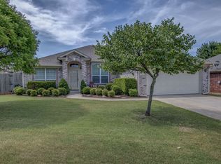2816 Lochwood Dr, Norman, OK 73071