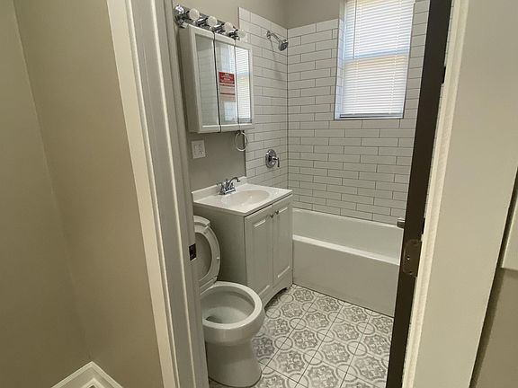 4th image of 3146-3150 W Franklin Blvd #3146