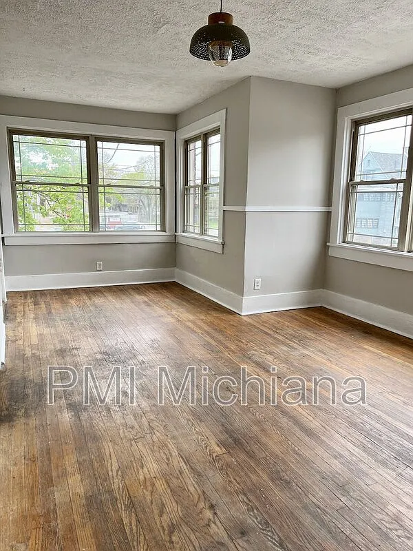 1 bed, 1.0 bath, $875 — Photo 2