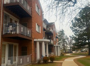 615 Quincy Bridge Ln APT 201, Glenview, IL 60025