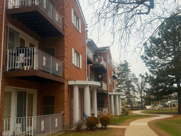 615 Quincy Bridge Ln APT 201, Glenview, IL 60025